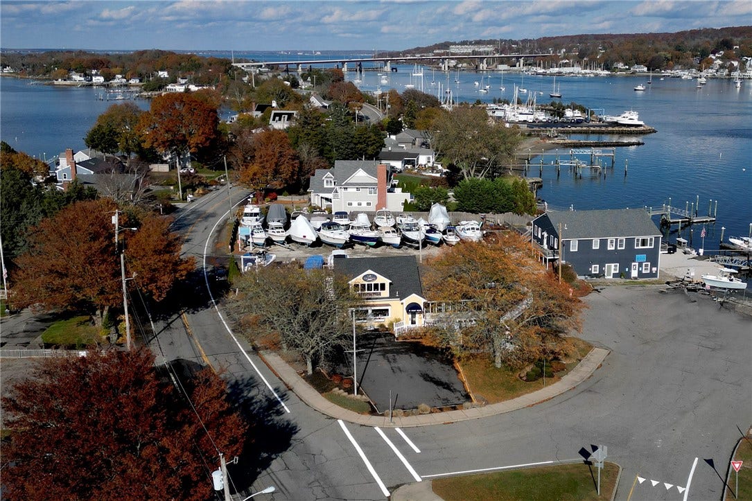 15 Point Road, Portsmouth, RI 02871 15 Point Road, Portsmouth, RI 02871