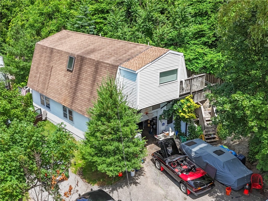 90 Monson Street, Johnston, RI 02919 90 Monson Street, Johnston, RI 02919
