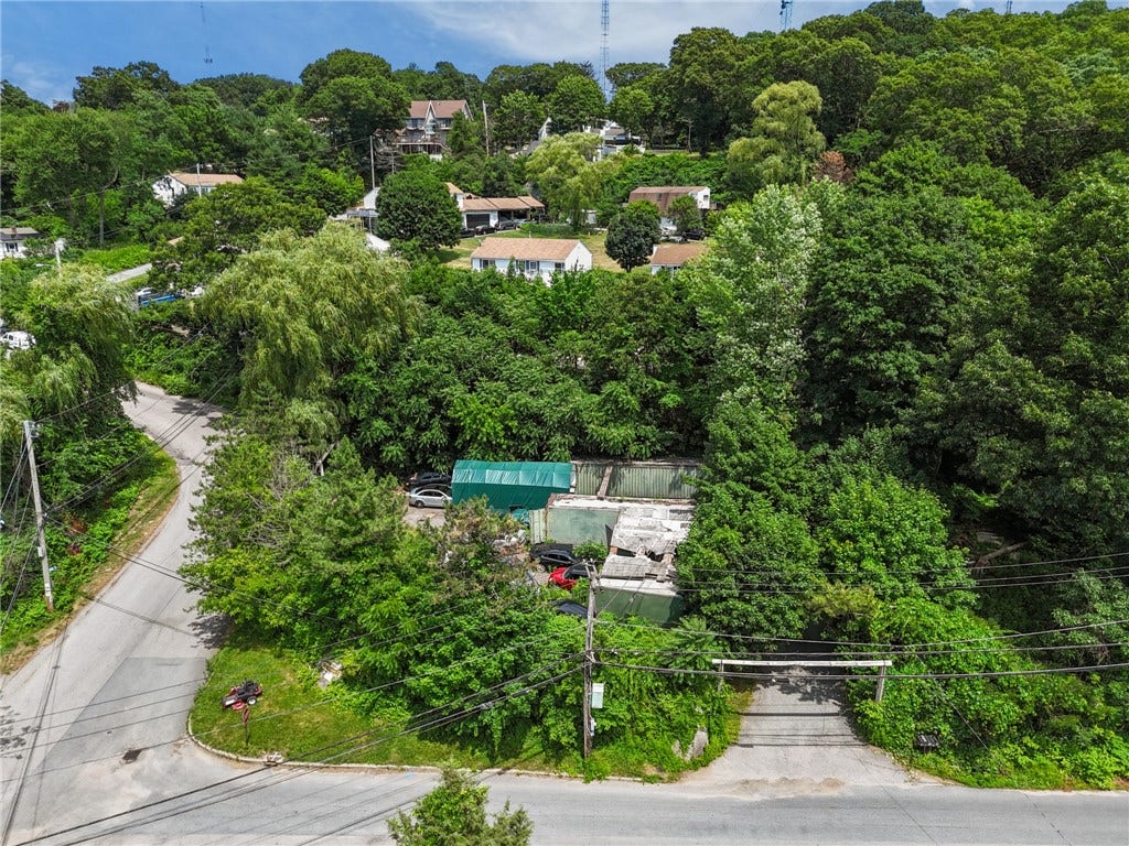 90 Monson Street, Johnston, RI 02919 90 Monson Street, Johnston, RI 02919