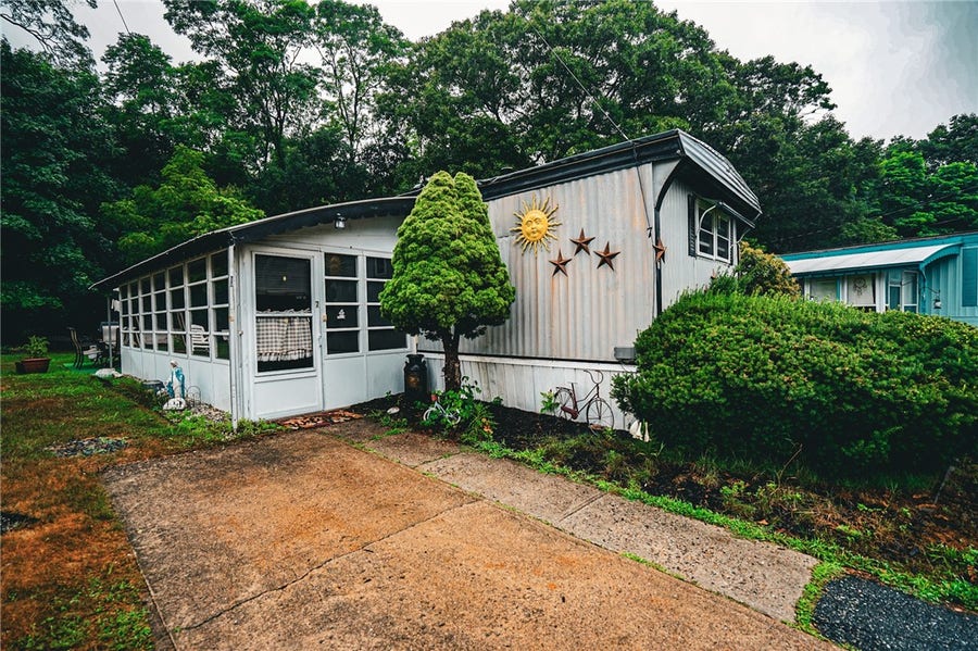 Property photo for 979 Tollgate Road, Warwick, RI