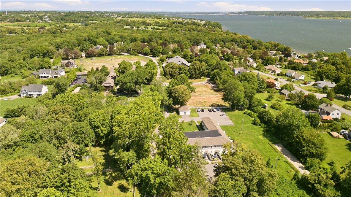 94 Sandy Point Farm Road, #6, Portsmouth, RI 02871 94 Sandy Point Farm Road, #6, Portsmouth, RI 02871