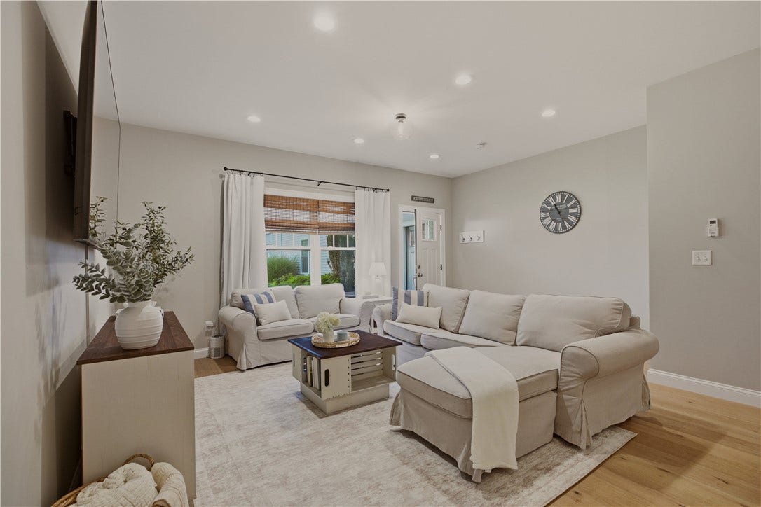 94 Sandy Point Farm Road, #6, Portsmouth, RI 02871 94 Sandy Point Farm Road, #6, Portsmouth, RI 02871
