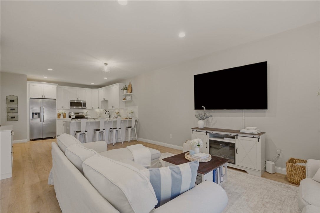 94 Sandy Point Farm Road, #6, Portsmouth, RI 02871 94 Sandy Point Farm Road, #6, Portsmouth, RI 02871