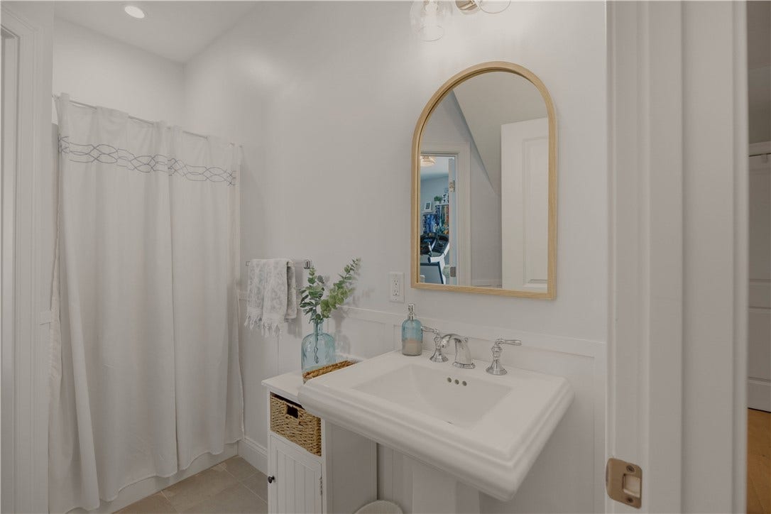 94 Sandy Point Farm Road, #6, Portsmouth, RI 02871 94 Sandy Point Farm Road, #6, Portsmouth, RI 02871