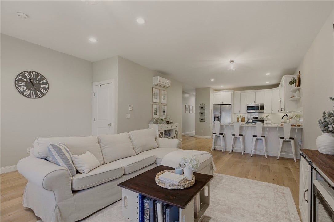 94 Sandy Point Farm Road, #6, Portsmouth, RI 02871 94 Sandy Point Farm Road, #6, Portsmouth, RI 02871