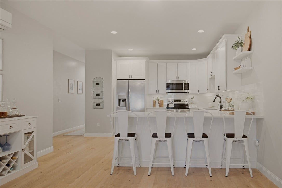 94 Sandy Point Farm Road, #6, Portsmouth, RI 02871 94 Sandy Point Farm Road, #6, Portsmouth, RI 02871