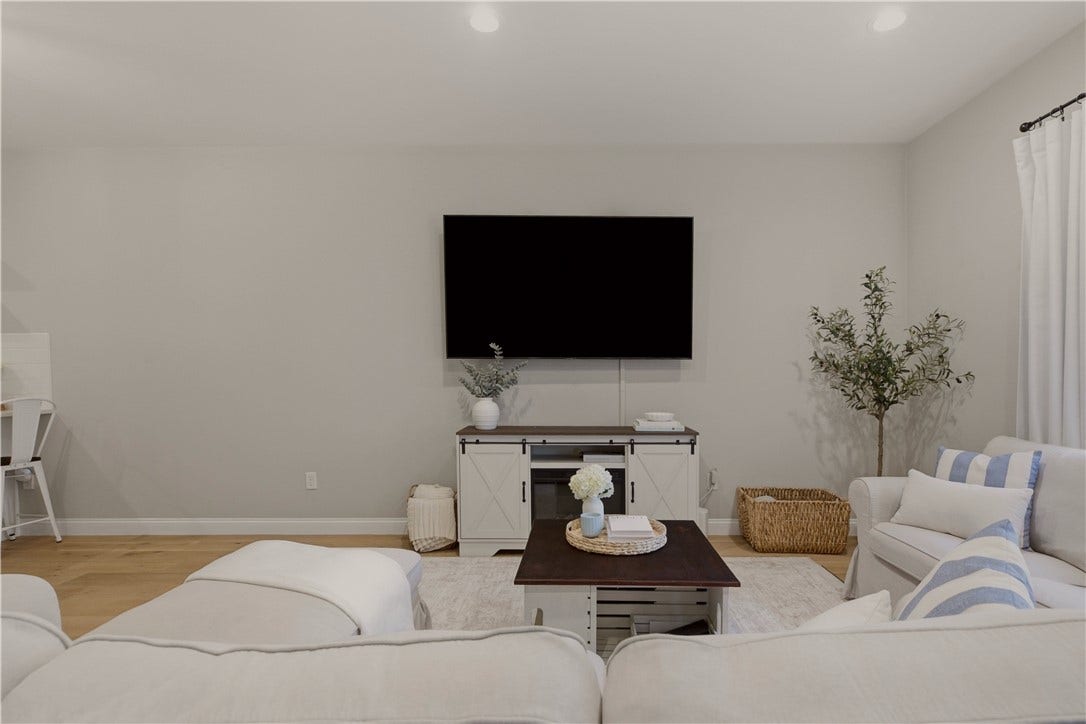 94 Sandy Point Farm Road, #6, Portsmouth, RI 02871 94 Sandy Point Farm Road, #6, Portsmouth, RI 02871