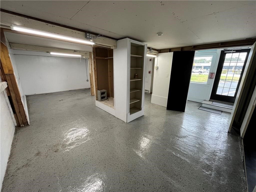 1049 Tiogue Avenue, #F, Coventry, RI 02816 1049 Tiogue Avenue, #F, Coventry, RI 02816