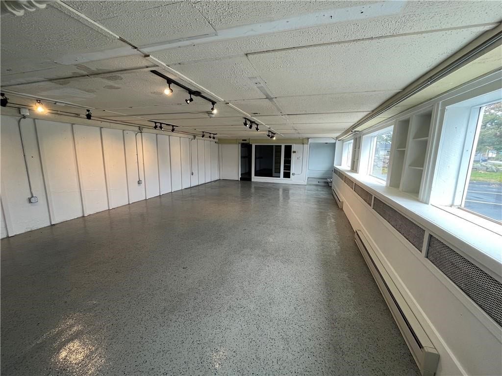 1049 Tiogue Avenue, #F, Coventry, RI 02816 1049 Tiogue Avenue, #F, Coventry, RI 02816