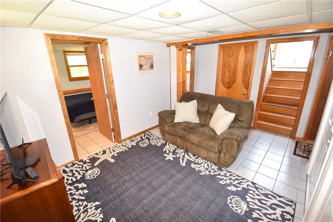 33 Glendale Road, Narragansett, RI 02882 33 Glendale Road, Narragansett, RI 02882