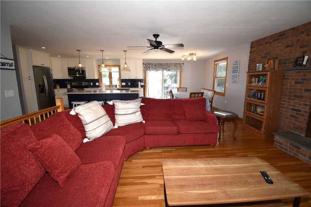 33 Glendale Road, Narragansett, RI 02882 33 Glendale Road, Narragansett, RI 02882