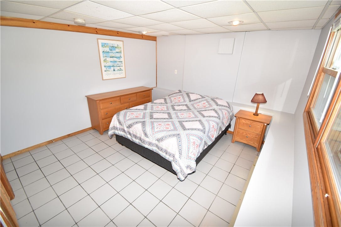 33 Glendale Road, Narragansett, RI 02882 33 Glendale Road, Narragansett, RI 02882