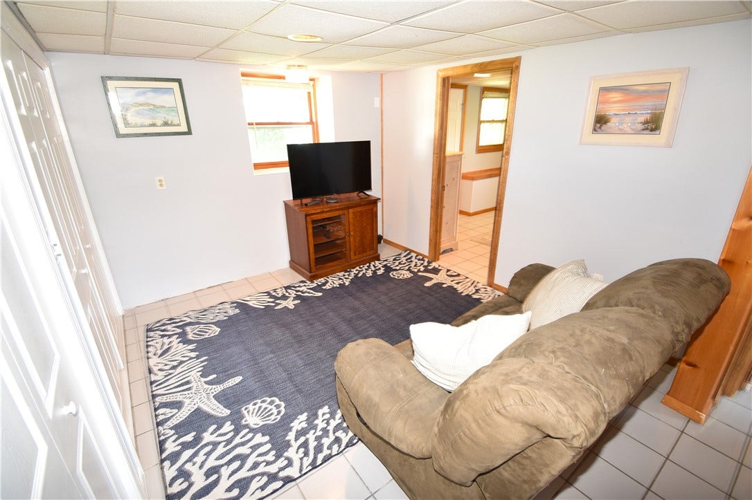 33 Glendale Road, Narragansett, RI 02882 33 Glendale Road, Narragansett, RI 02882