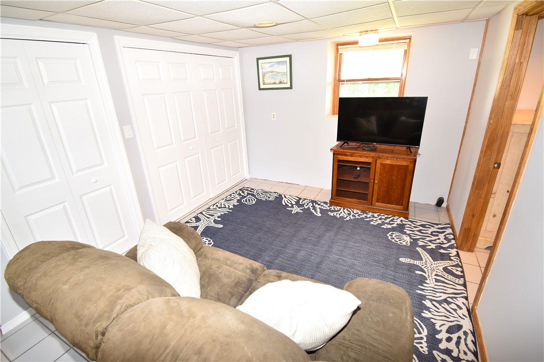 33 Glendale Road, Narragansett, RI 02882 33 Glendale Road, Narragansett, RI 02882