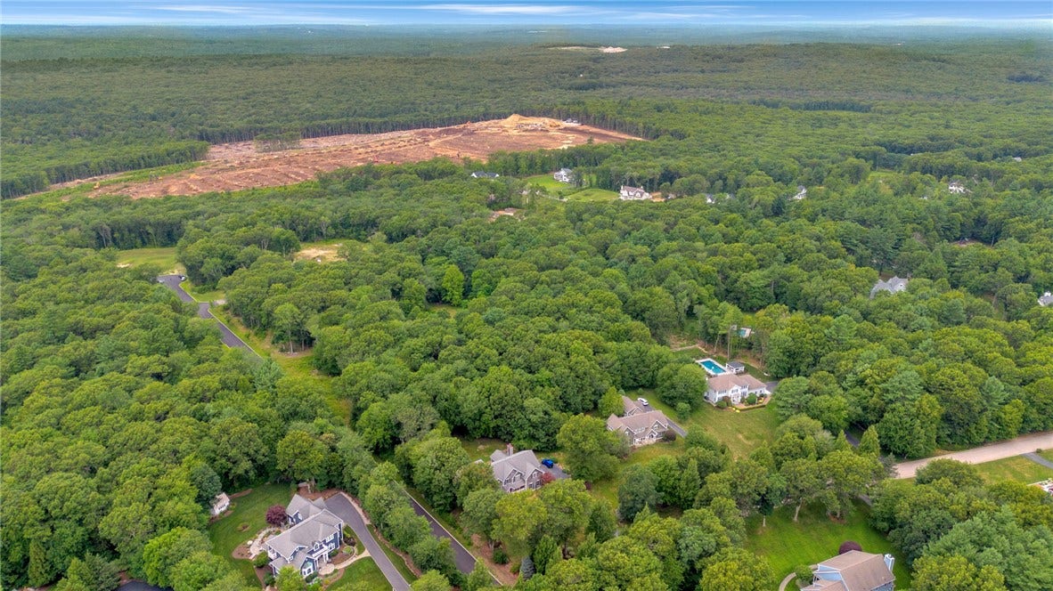 55 Highland Woods Drive, East Greenwich, RI 02818 55 Highland Woods Drive, East Greenwich, RI 02818