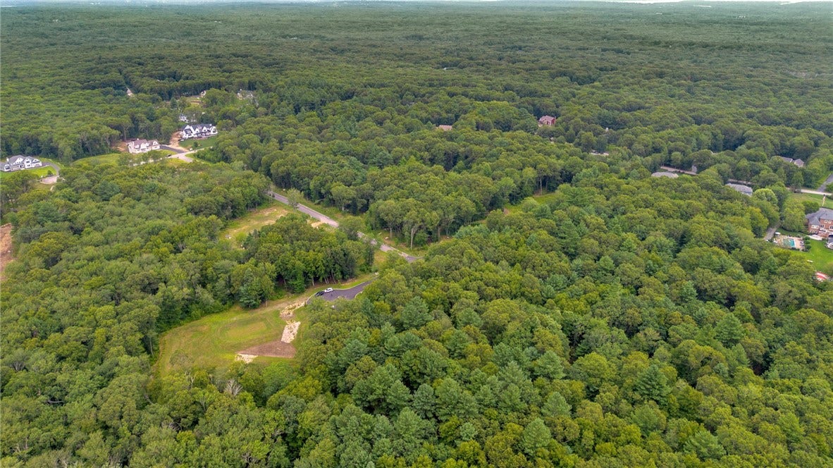 60 Highland Woods Drive, East Greenwich, RI 02818 60 Highland Woods Drive, East Greenwich, RI 02818
