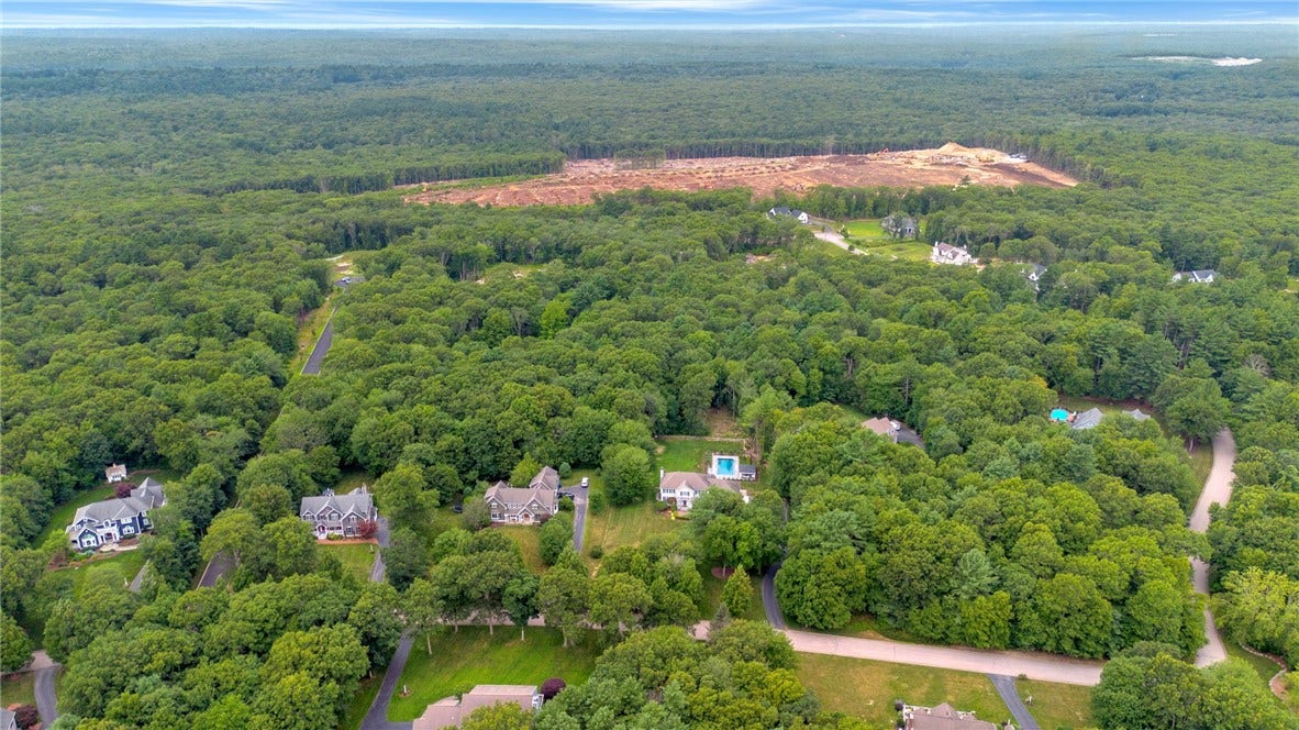 60 Highland Woods Drive, East Greenwich, RI 02818 60 Highland Woods Drive, East Greenwich, RI 02818