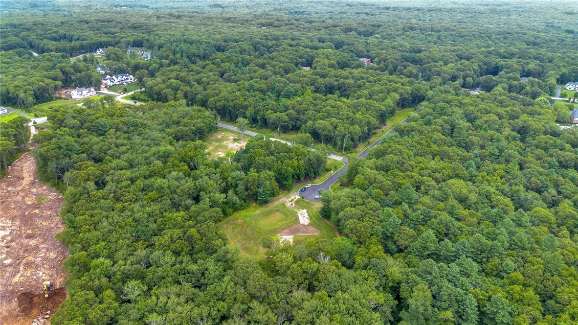 60 Highland Woods Drive, East Greenwich, RI 02818 60 Highland Woods Drive, East Greenwich, RI 02818