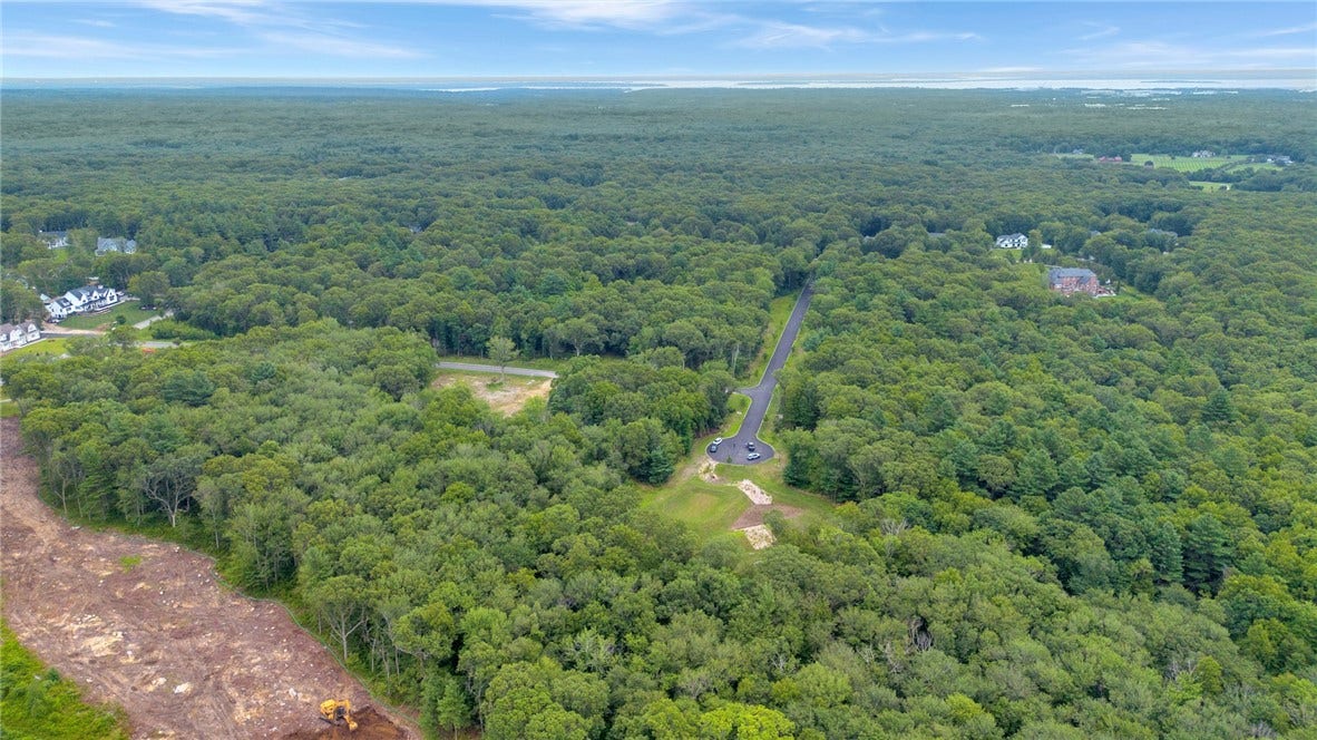 30 Highland Woods Drive, East Greenwich, RI 02818 30 Highland Woods Drive, East Greenwich, RI 02818