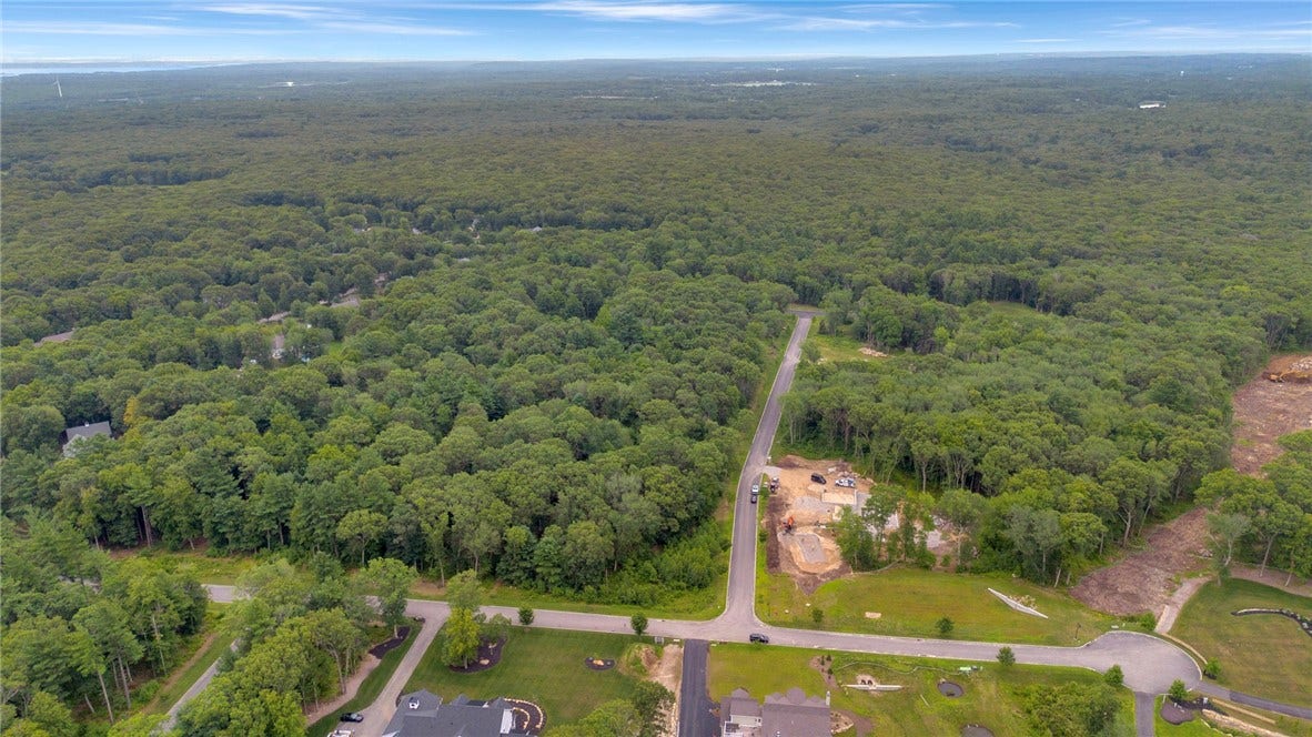 30 Highland Woods Drive, East Greenwich, RI 02818 30 Highland Woods Drive, East Greenwich, RI 02818
