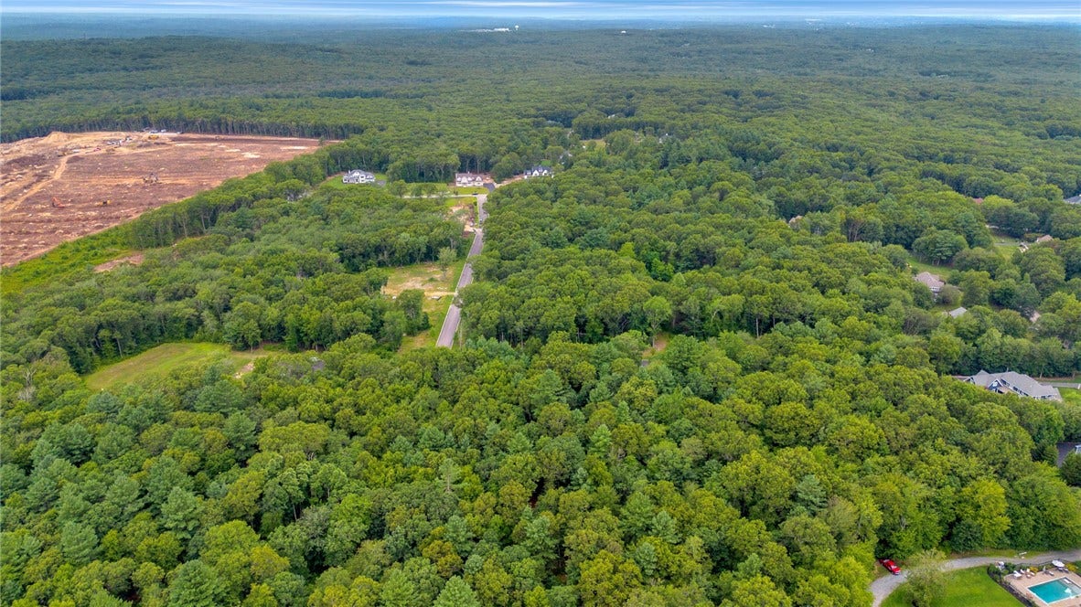 30 Highland Woods Drive, East Greenwich, RI 02818 30 Highland Woods Drive, East Greenwich, RI 02818