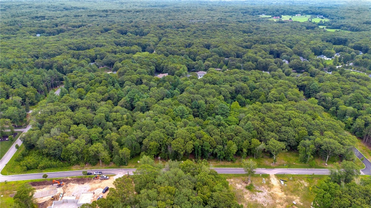 30 Highland Woods Drive, East Greenwich, RI 02818 30 Highland Woods Drive, East Greenwich, RI 02818