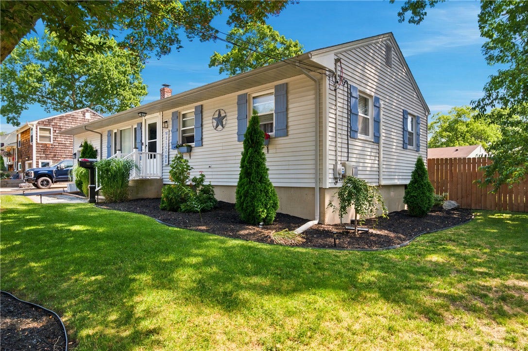 121 COLUMBIA Avenue, Coventry, RI 02816