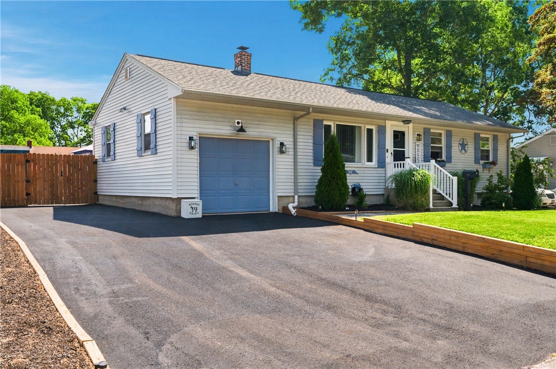 121 COLUMBIA Avenue, Coventry, RI 02816