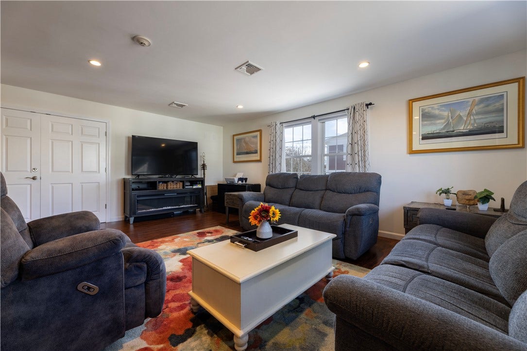 14 Clinton Avenue, #3, Jamestown, RI 02835 14 Clinton Avenue, #3, Jamestown, RI 02835
