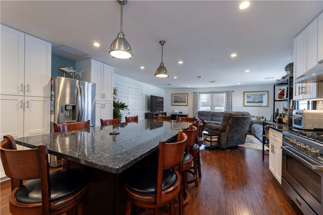 14 Clinton Avenue, #3, Jamestown, RI 02835 14 Clinton Avenue, #3, Jamestown, RI 02835