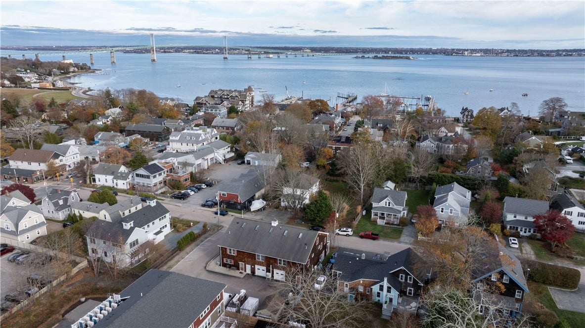 14 Clinton Avenue, #3, Jamestown, RI 02835 14 Clinton Avenue, #3, Jamestown, RI 02835