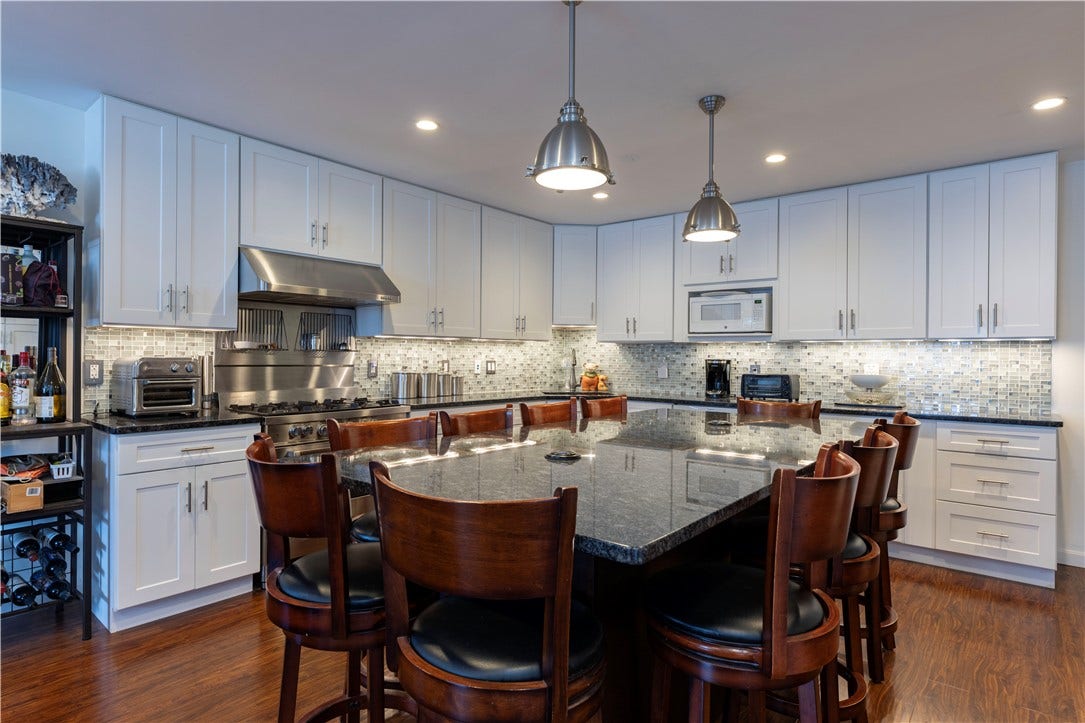 14 Clinton Avenue, #3, Jamestown, RI 02835 14 Clinton Avenue, #3, Jamestown, RI 02835