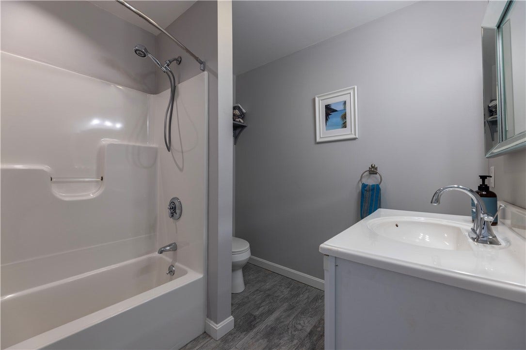 14 Clinton Avenue, #3, Jamestown, RI 02835 14 Clinton Avenue, #3, Jamestown, RI 02835