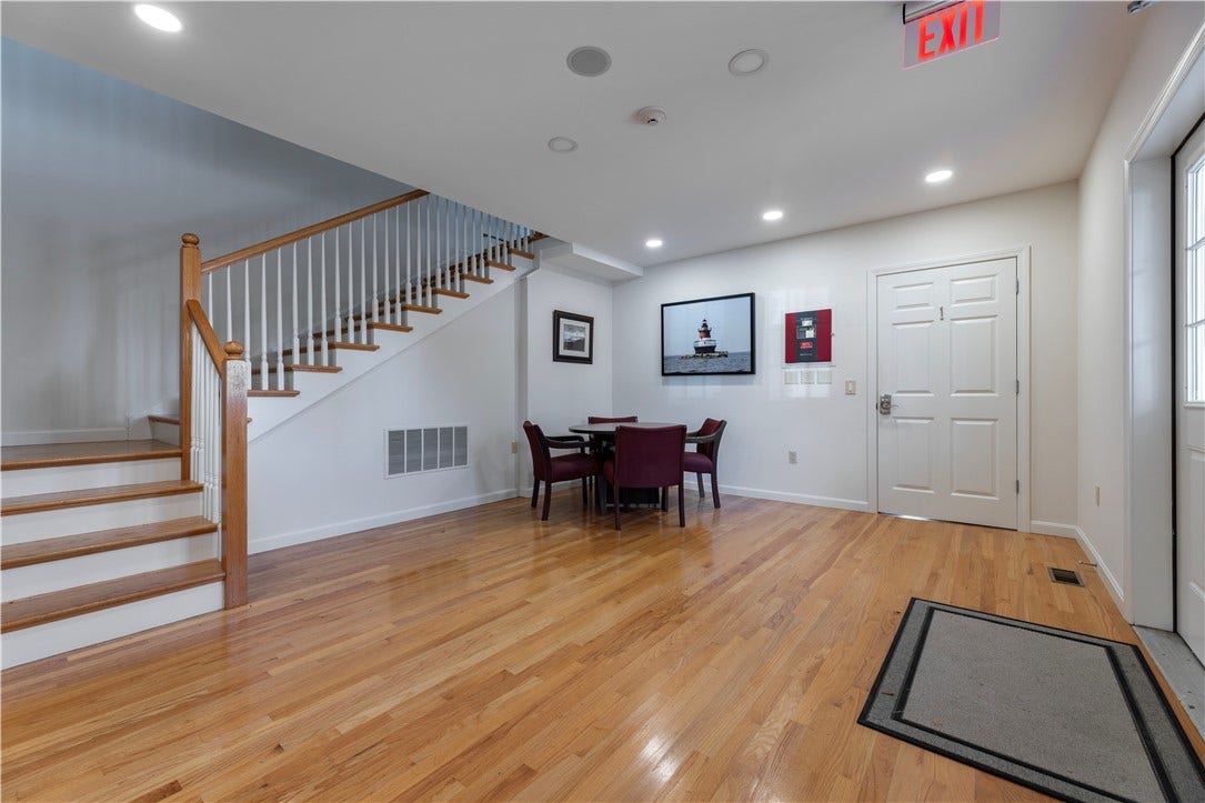 14 Clinton Avenue, #3, Jamestown, RI 02835 14 Clinton Avenue, #3, Jamestown, RI 02835