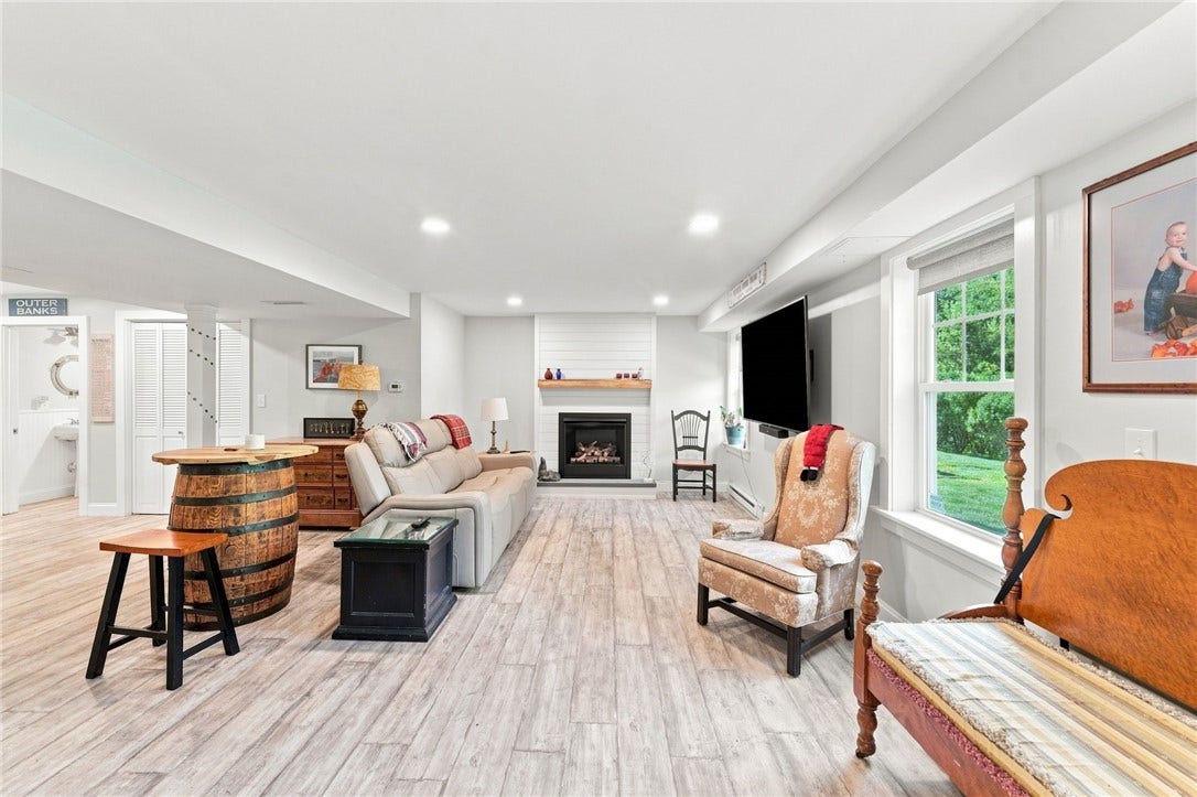 135 Brandywyne Court, South Kingstown, RI 02879 135 Brandywyne Court, South Kingstown, RI 02879