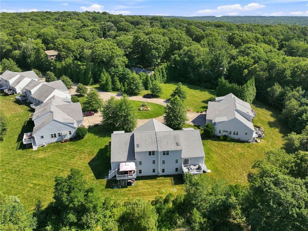 135 Brandywyne Court, South Kingstown, RI 02879 135 Brandywyne Court, South Kingstown, RI 02879