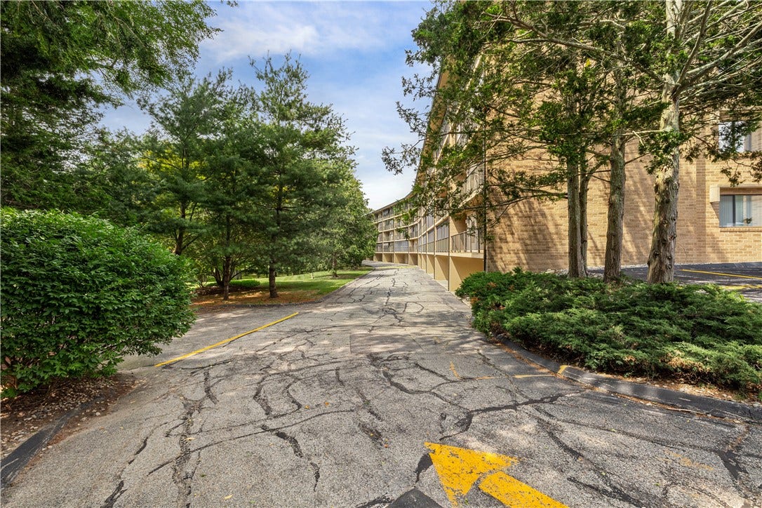650 East Greenwich Avenue, #6-204, West Warwick, RI 02893 650 East Greenwich Avenue, #6-204, West Warwick, RI 02893