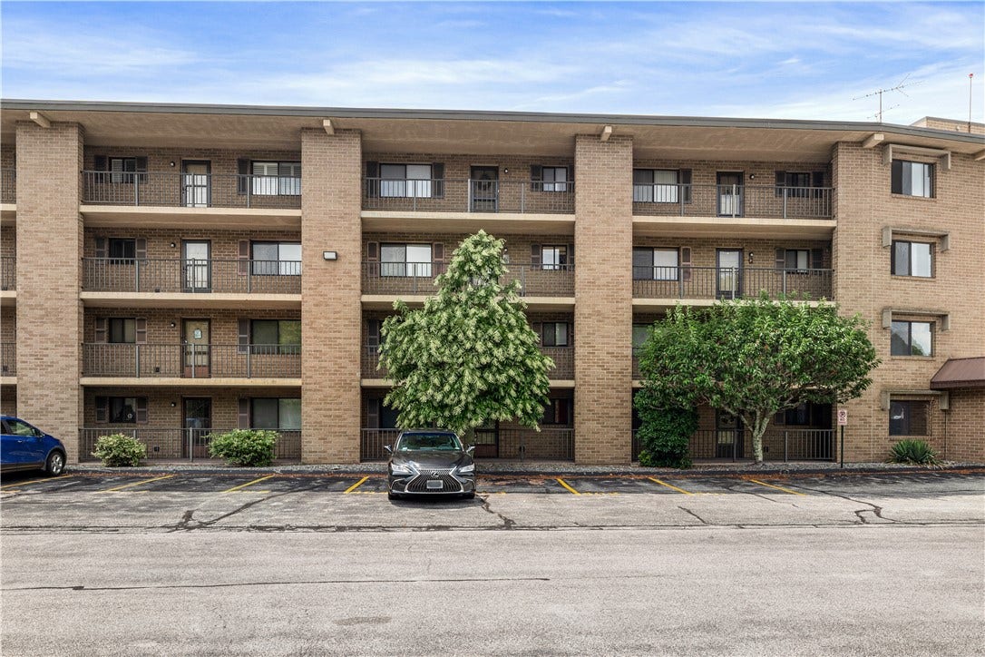 650 East Greenwich Avenue, #6-204, West Warwick, RI 02893 650 East Greenwich Avenue, #6-204, West Warwick, RI 02893