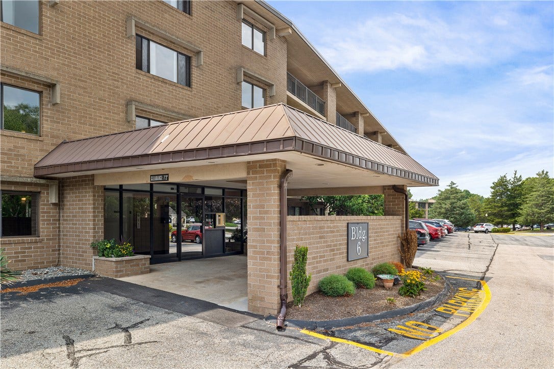 650 East Greenwich Avenue, #6-204, West Warwick, RI 02893 650 East Greenwich Avenue, #6-204, West Warwick, RI 02893