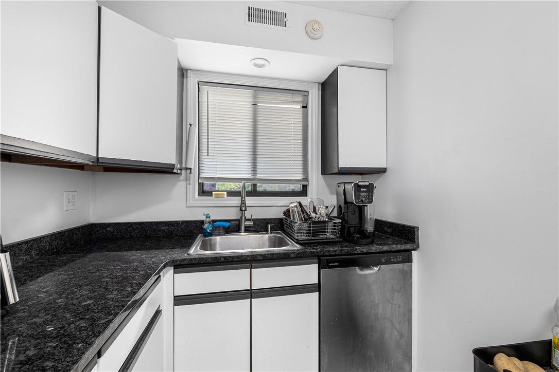 650 East Greenwich Avenue, #6-204, West Warwick, RI 02893 650 East Greenwich Avenue, #6-204, West Warwick, RI 02893