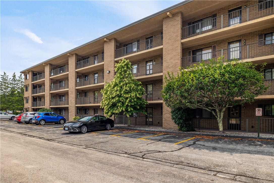 650 East Greenwich Avenue, #6-204, West Warwick, RI 02893 650 East Greenwich Avenue, #6-204, West Warwick, RI 02893