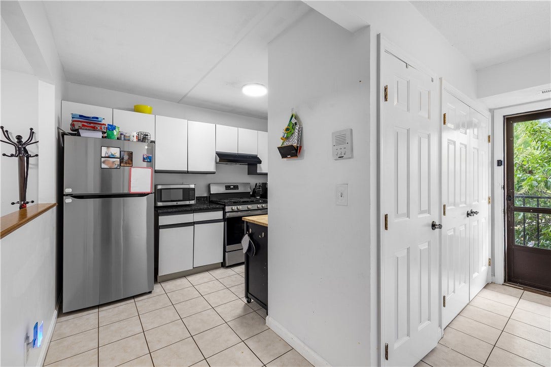 650 East Greenwich Avenue, #6-204, West Warwick, RI 02893 650 East Greenwich Avenue, #6-204, West Warwick, RI 02893