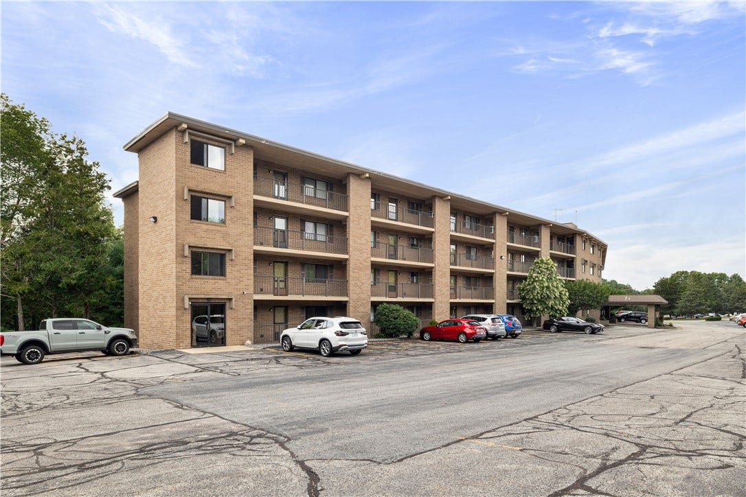 650 East Greenwich Avenue, #6-204, West Warwick, RI 02893 650 East Greenwich Avenue, #6-204, West Warwick, RI 02893