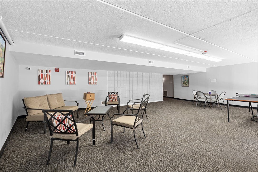 650 East Greenwich Avenue, #6-204, West Warwick, RI 02893 650 East Greenwich Avenue, #6-204, West Warwick, RI 02893