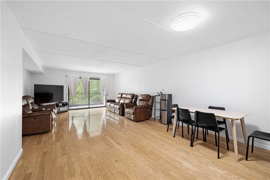 650 East Greenwich Avenue, #6-204, West Warwick, RI 02893 650 East Greenwich Avenue, #6-204, West Warwick, RI 02893