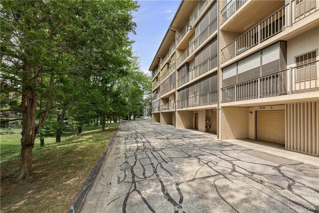 650 East Greenwich Avenue, #6-204, West Warwick, RI 02893 650 East Greenwich Avenue, #6-204, West Warwick, RI 02893