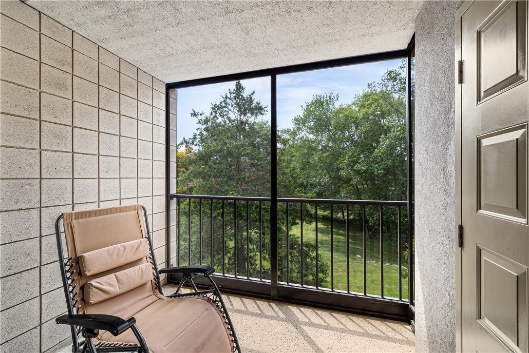 650 East Greenwich Avenue, #6-204, West Warwick, RI 02893 650 East Greenwich Avenue, #6-204, West Warwick, RI 02893