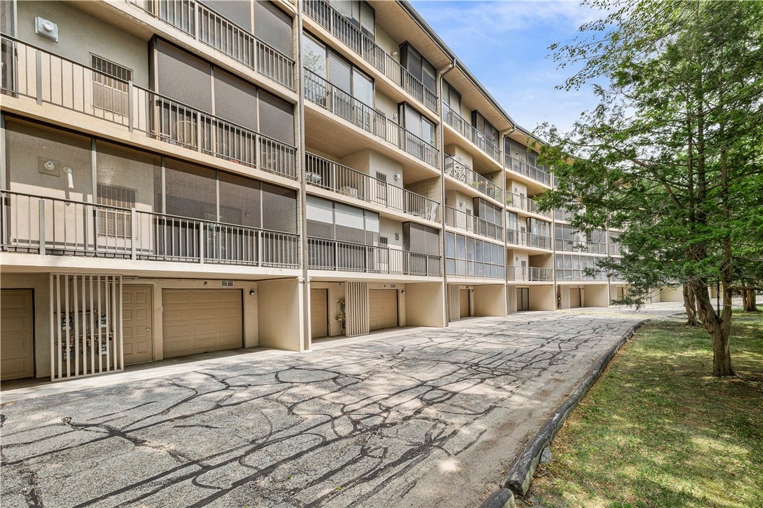 650 East Greenwich Avenue, #6-204, West Warwick, RI 02893 650 East Greenwich Avenue, #6-204, West Warwick, RI 02893