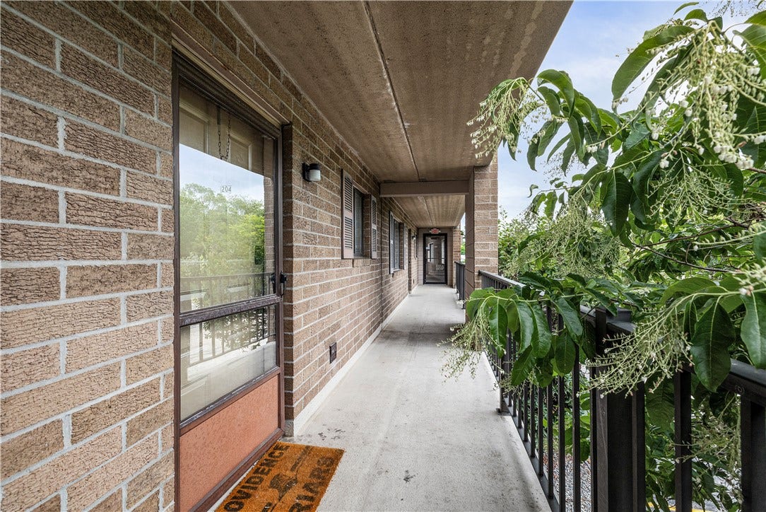 650 East Greenwich Avenue, #6-204, West Warwick, RI 02893 650 East Greenwich Avenue, #6-204, West Warwick, RI 02893