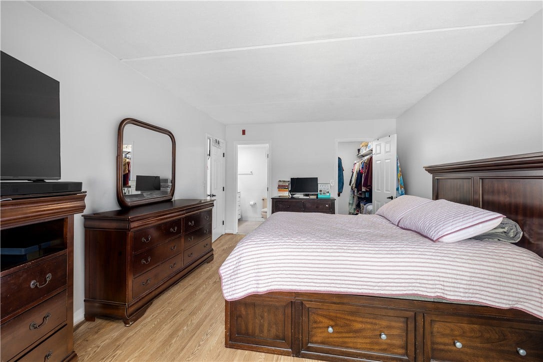 650 East Greenwich Avenue, #6-204, West Warwick, RI 02893 650 East Greenwich Avenue, #6-204, West Warwick, RI 02893